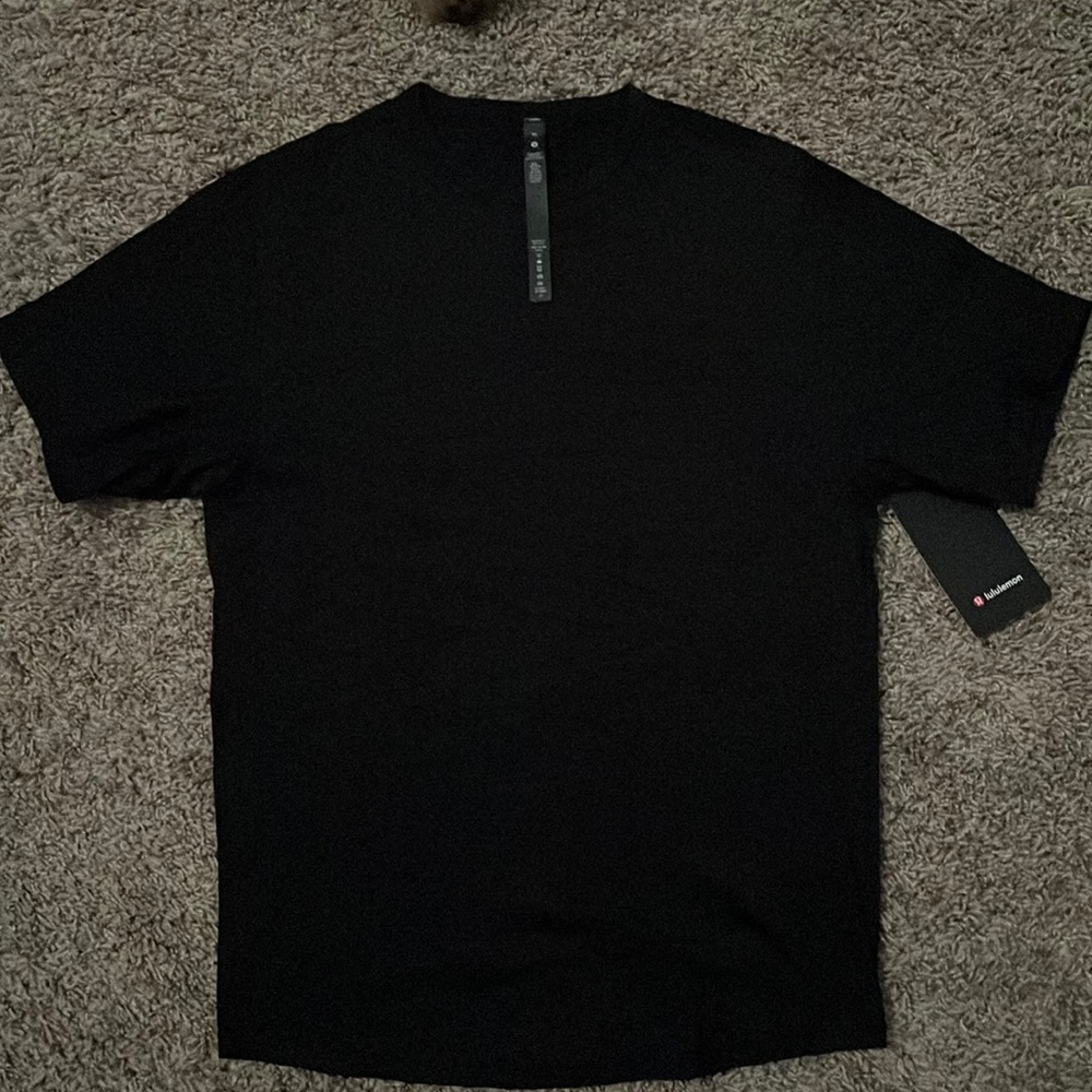 Lululemon The fundamental Pocket T